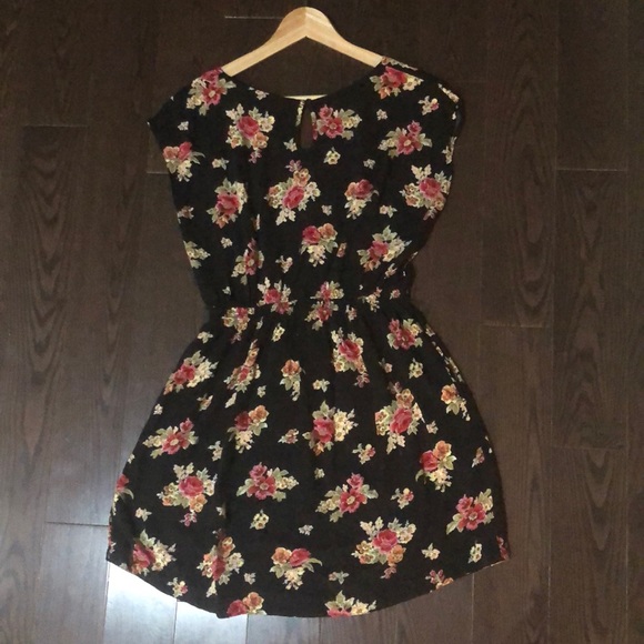 New Short floral dress - Picture 3 of 3
